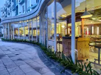 Astara Hotel Balikpapan Hotels near Akbar aquatic design