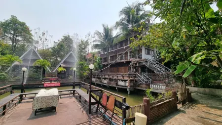 Soft Kad Farang Hangdong Отели рядом с достопримечательностью «Grand Canyon Water Park»