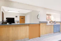 Super 8 by Wyndham Merrillville - Pet friendly