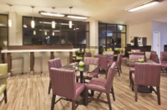 La Quinta Inn & Suites by Wyndham Charleston Riverview Hotels in Charleston