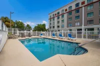 Quality Inn & Suites - Pools