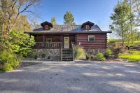 Rustic Dundee Log Cabin w/ Hot Tub & Forest Views! Hotels in Sugar Creek Township