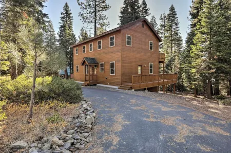 Carnelian Bay Home w/ Hot Tub Near Tahoe Skiing