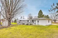 Charming Retreat w/ Deck - Walk to Lake Pepin - Wifi