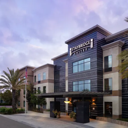 Staybridge Suites CARLSBAD - SAN DIEGO by IHG Отели рядом с достопримечательностью «Парк Лео Каррилло Хисторик»