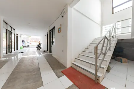 RedDoorz Syariah Near RS Hermina Sukabumi Отели в г. Cikole