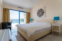 Vrachia Beach Hotel & Suites - Adults Only Hoteles en Peyia