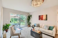 Charming Mid Century Home Near Airport & Columbia River
