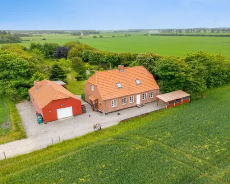 "Soria" - 600m to the Fjord Hotels in Vemb