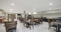 SureStay Plus Hotel by Best Western Rocklin - Aamiainen