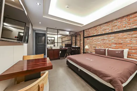 V Hotel