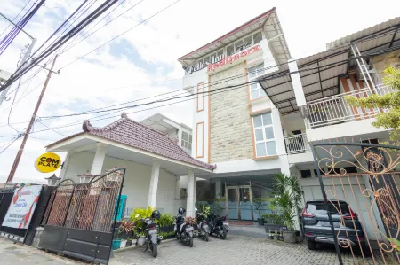 RedDoorz Plus Near Malang Airport Отели в г. Malang Regency