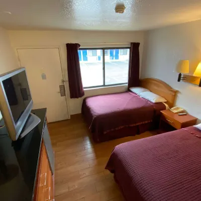 Travelodge by Wyndham Grand Rapids North Hotels near Deltaplex