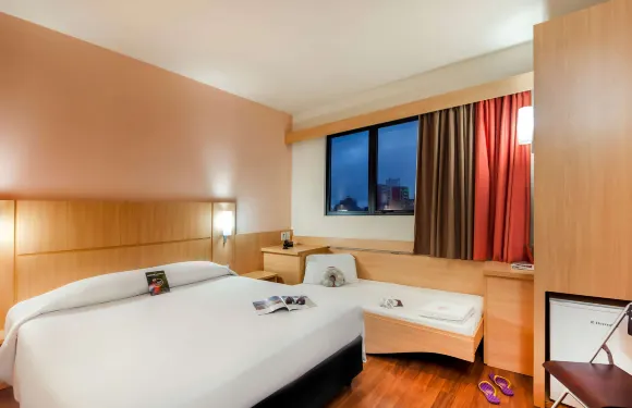 宜必思庫裏提巴購物區酒店