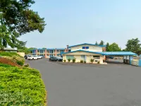 Studio 6 Suites Albany, or Hotels in Albany