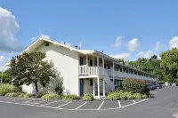 Travelodge by Wyndham Brattleboro VT