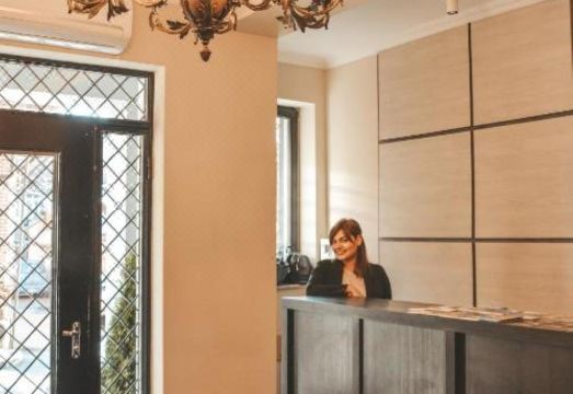 1. 엘레온 부티크 ..