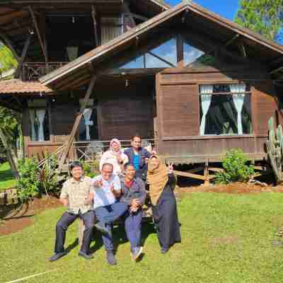 Villa Aubrey Ciwidey Hotel Exterior