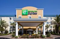 Holiday Inn Express & Suites Gainesville Hotels in Gainesville