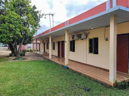 RedDoorz Syariah Near Terminal Alam Barajo Jambi Отели в г. Mendalo Darat