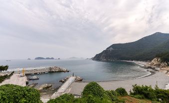 Geojedo Seaside Pension
