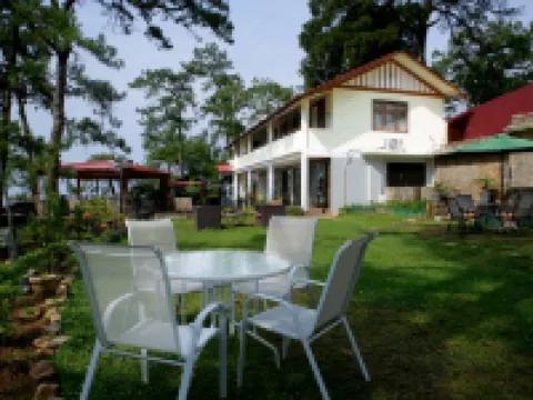 The Heritage Club - Tripura Castle Hotele w: Shillong