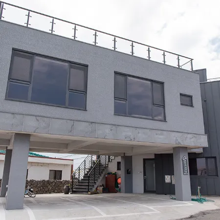 Jeju Hayeong Hayeong Pension and Guest House Отели рядом с достопримечательностью «Пляж Джимйонг»