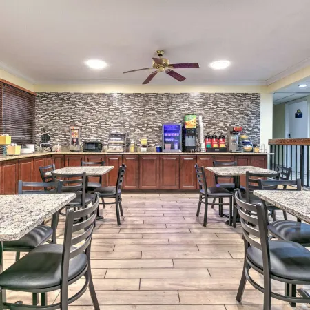 Days Inn by Wyndham Greenville MS