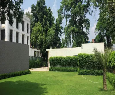 Gemini Continental Lucknow Hotels near Climax Academy and Library