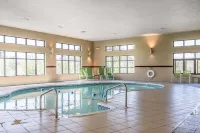Comfort Suites - Pools