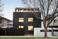 Docker St Elwood Apartments by UrbanRest Hotels near Point Ormond Lookout