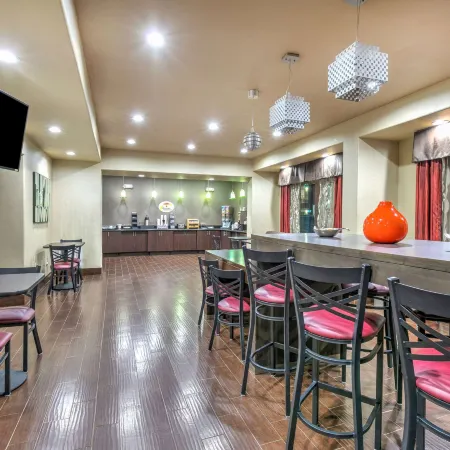 Super 8 by Wyndham Karnes City