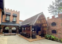 Edensor Hills Villa, Resort & Café Sharia Hotel di Babakan Madang