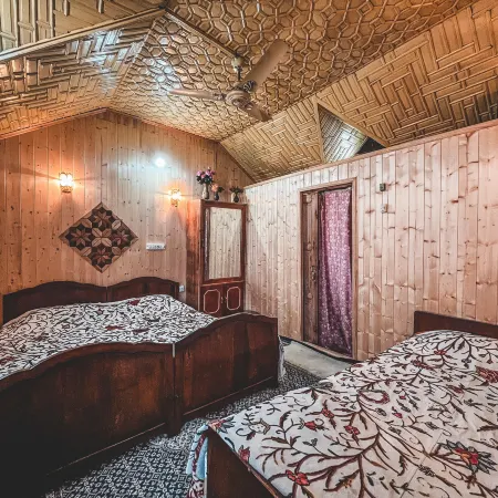 Golden Hopes Group of Houseboats