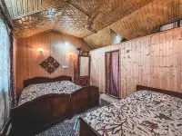 Golden Hopes Group of Houseboats