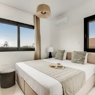 Sanders Only - Lovely 1-Bdr Apt with Two Balconies