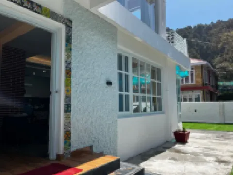 The Warrick Homestay, A Luxe Stay Near Mall Road, Shimla