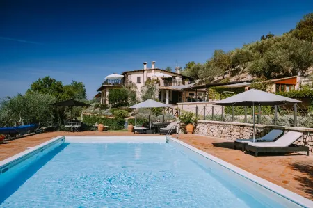 Casale San Pietro Отели в г. Ананьи