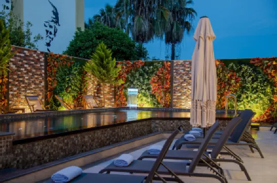 海洋皇家套房飯店 安塔利亞（Antalya）水上樂園附近的飯店