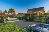 Romeo Lane the Boutique Resort, Goa Hotels in Parra