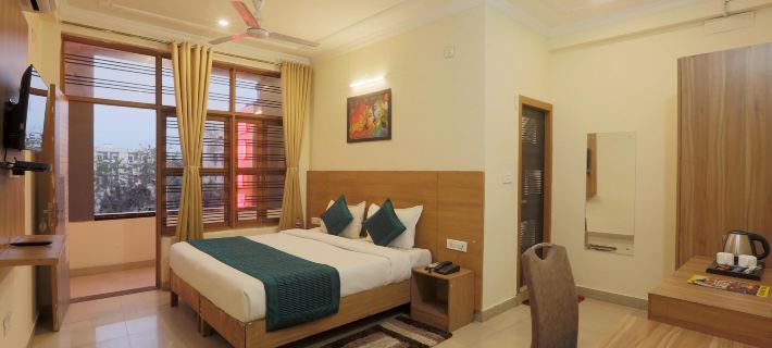 Hotel Lemon Suites & Banquet Noida Sector 62 Hotels in Noida