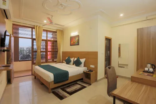 Hotel Lemon Suites & Banquet Noida Sector 62