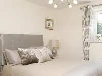 Apple House Guesthouse Heathrow Airport Hotels in Harlington