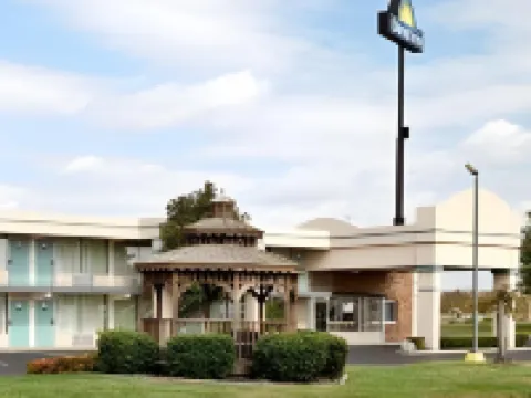 Days Inn by Wyndham Clarksville TN Hotels in Clarksville