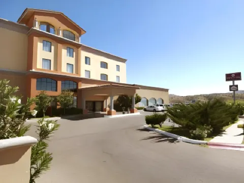 Fiesta Inn Nogales โรงแรมใน