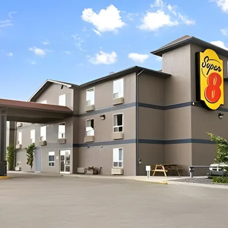 Super 8 by Wyndham Whitecourt