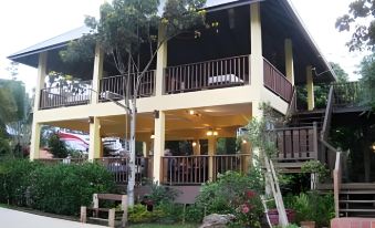 Monn Phu Phrai
