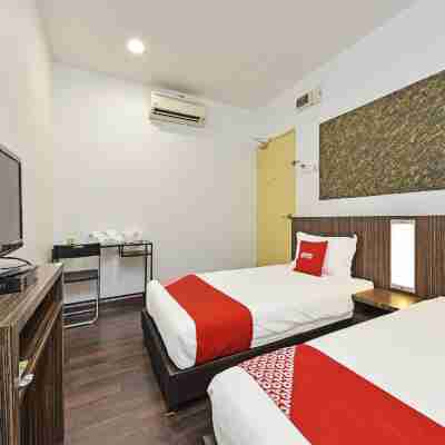 Capital O 90674 4S Hotel Rooms