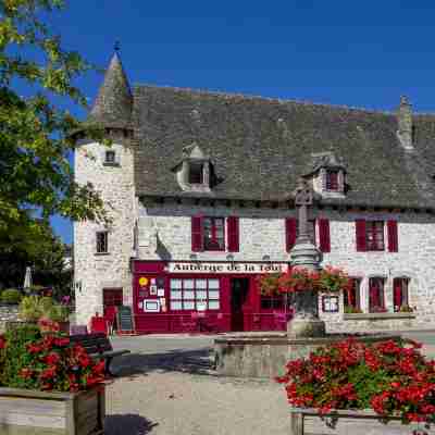 Demeures & Châteaux Auberge de la Tour - Hôtel & Restaurants - Marcolès Auvergne Hotel Exterior