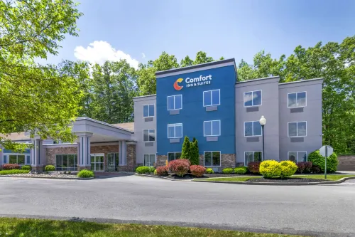Comfort Inn & Suites Saratoga Springs Hotels in Wilton
